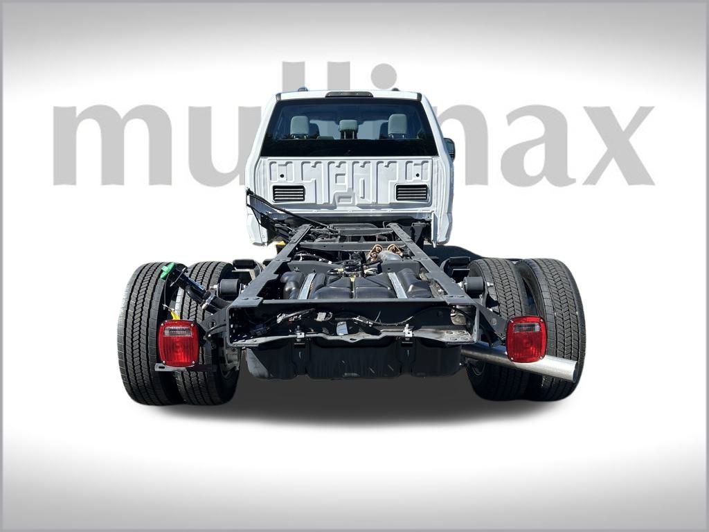 2025 Ford F-550 photo 4