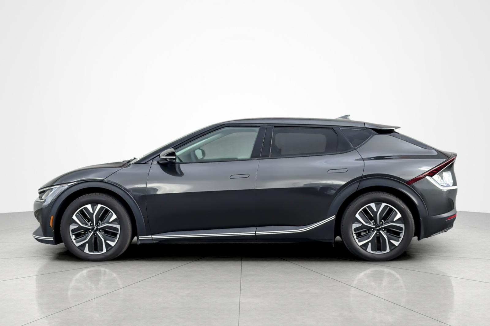 2022 Kia EV6 Light photo 2