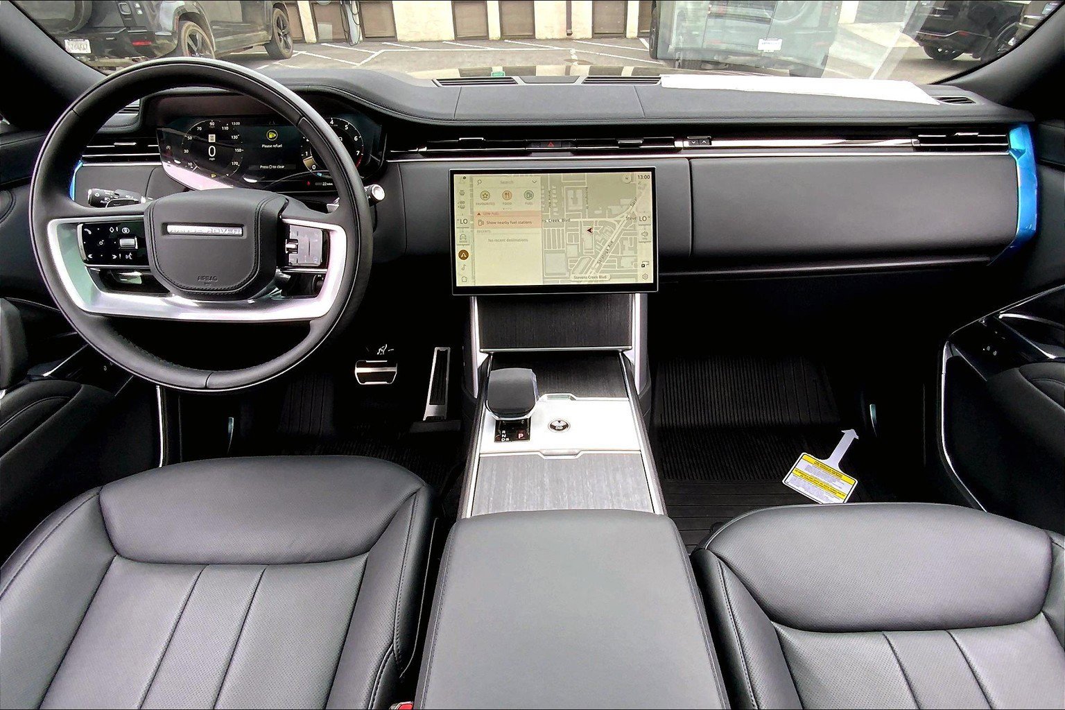 2025 Land Rover Range Rover SE photo 5