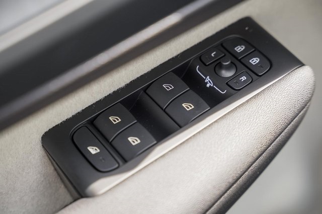 2026 Volvo XC40 AWD photo 30