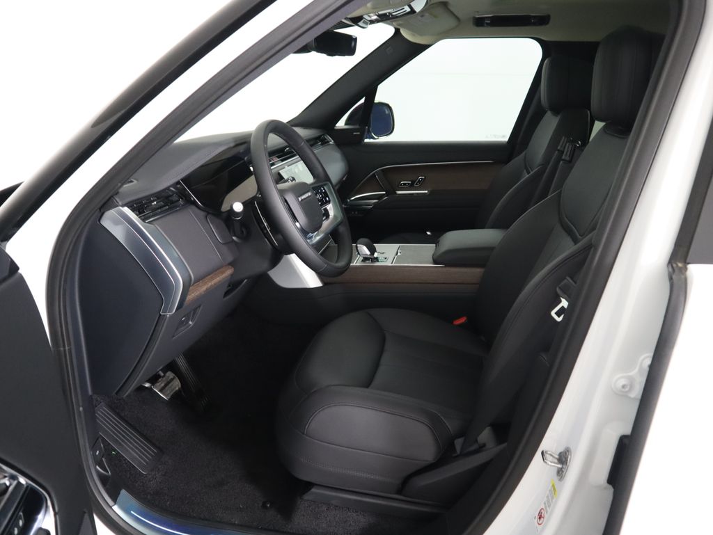 2025 Land Rover Range Rover SE photo 16