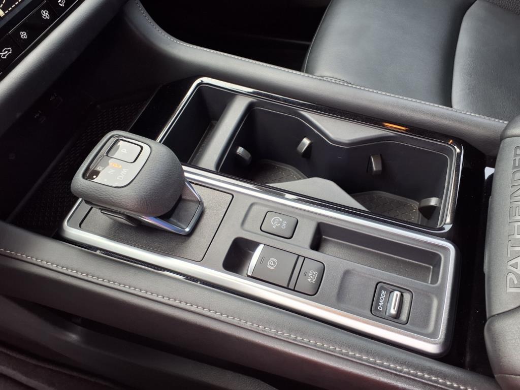 2023 Nissan Pathfinder SL photo 14