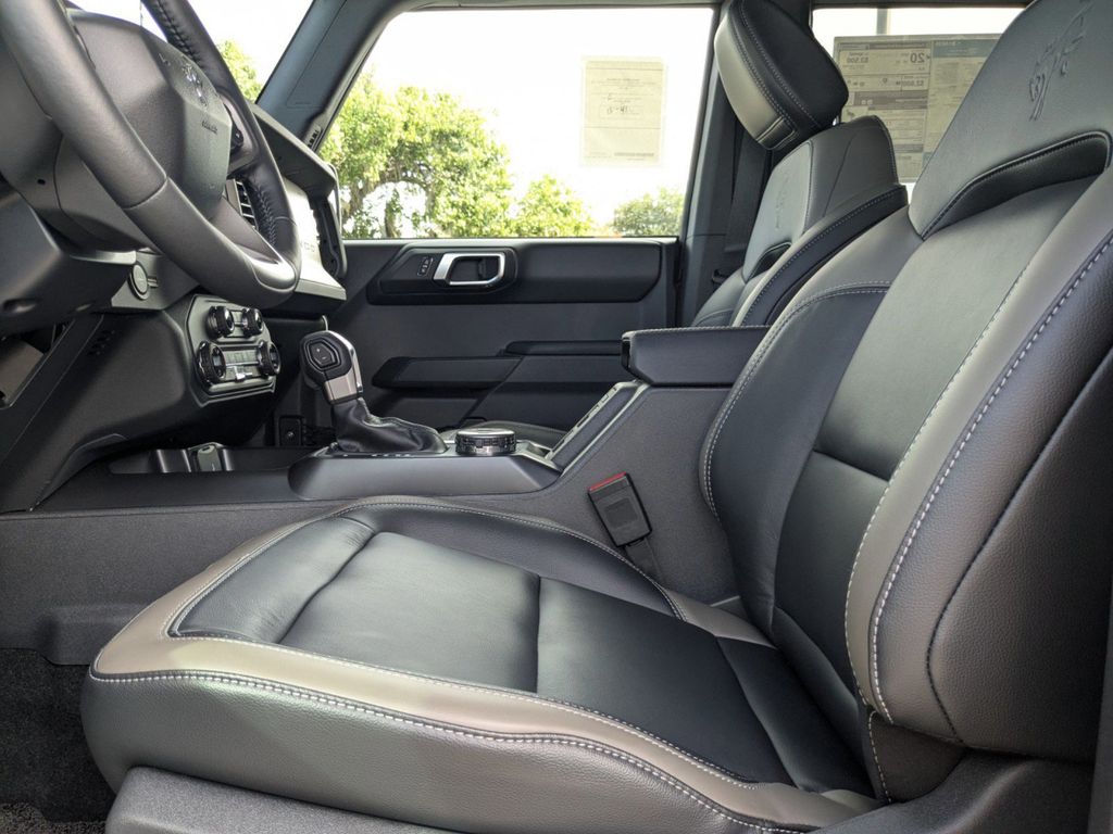 2025 Ford Bronco Outer Banks photo 20
