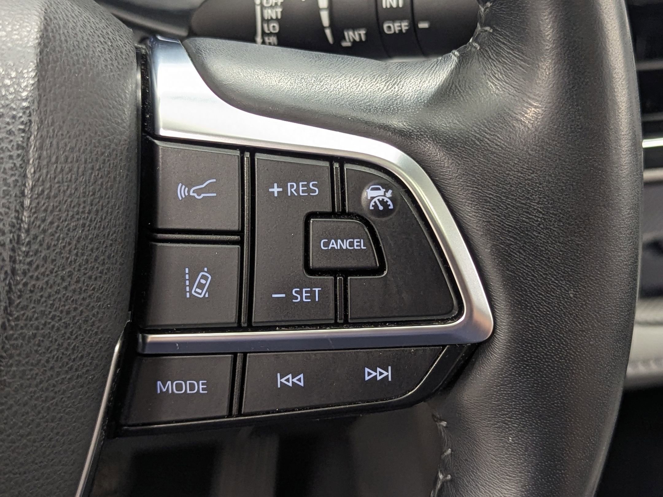 2020 Toyota Highlander Limited photo 24