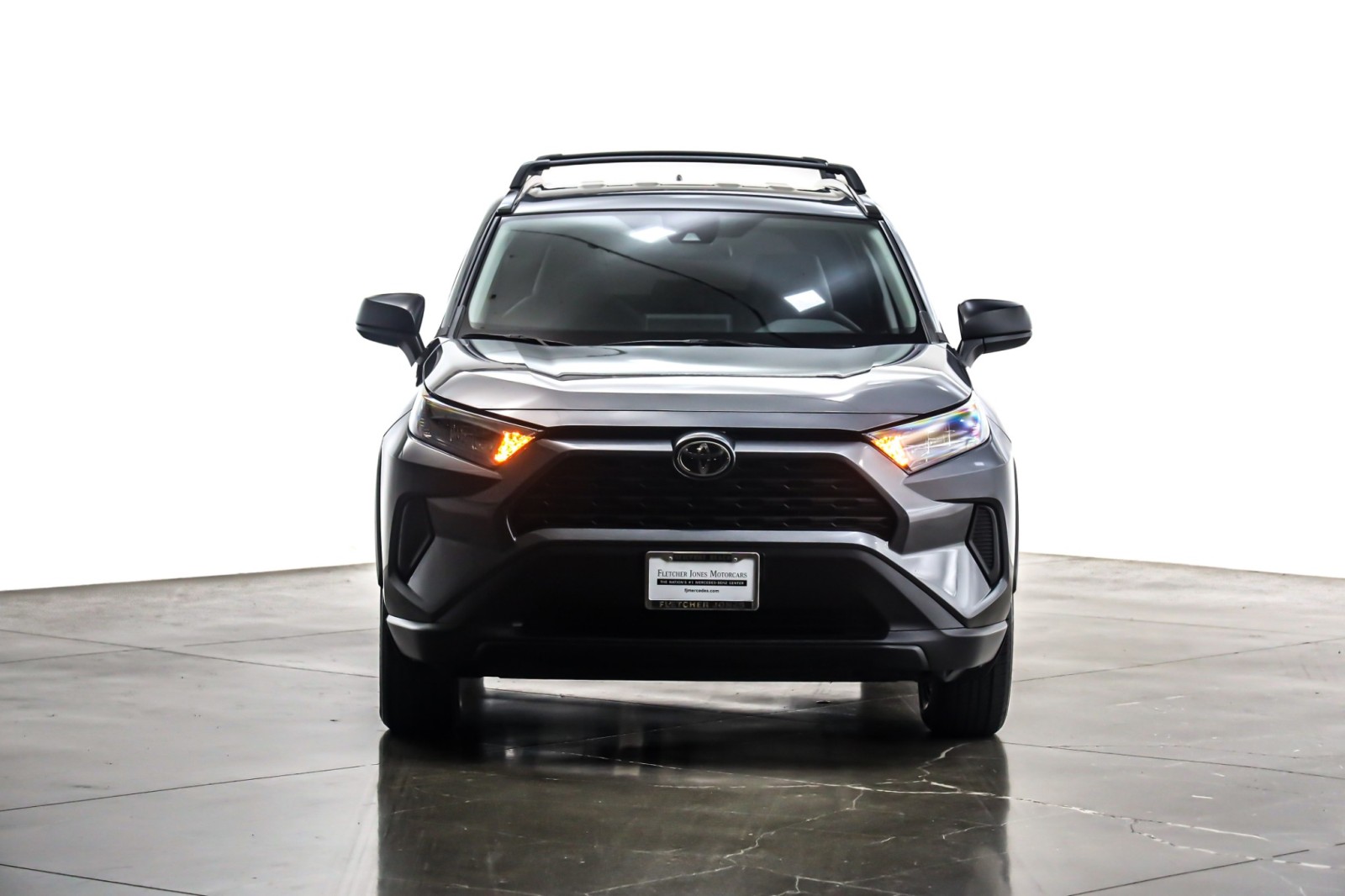2020 Toyota RAV4 LE photo 2