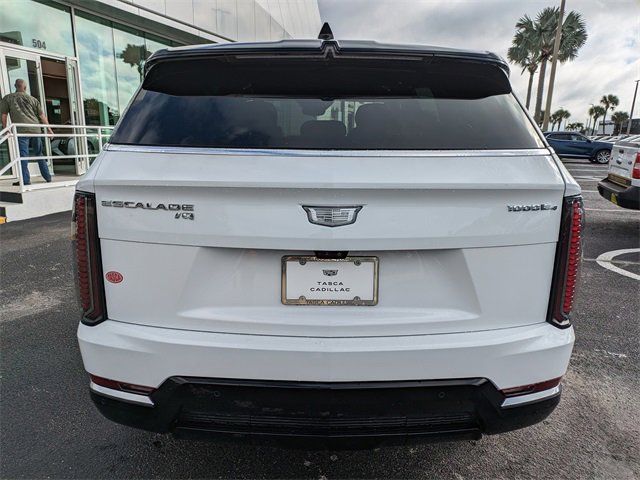 2025 Cadillac Escalade IQ Luxury photo 4