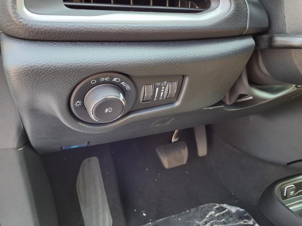 2025 Chrysler Pacifica photo 11