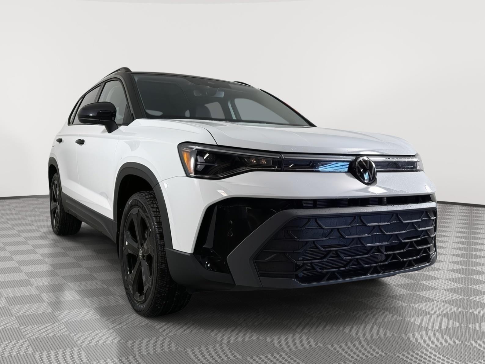 2026 Volkswagen Taos SE Black