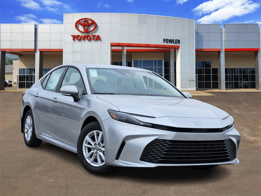 2026 Toyota Camry LE's photo
