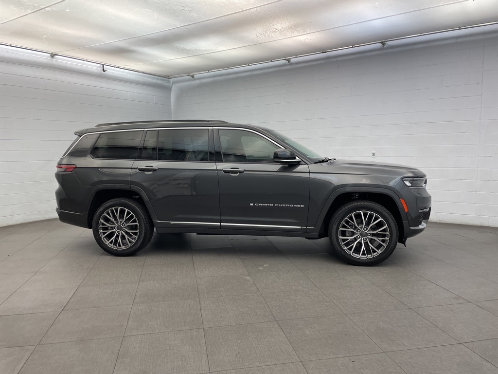 2025 Jeep Grand Cherokee L Summit Reserve photo 2
