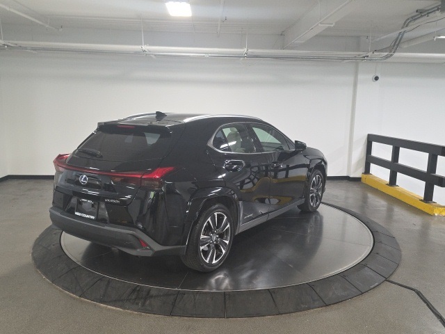 2022 Lexus UX 250h photo 4