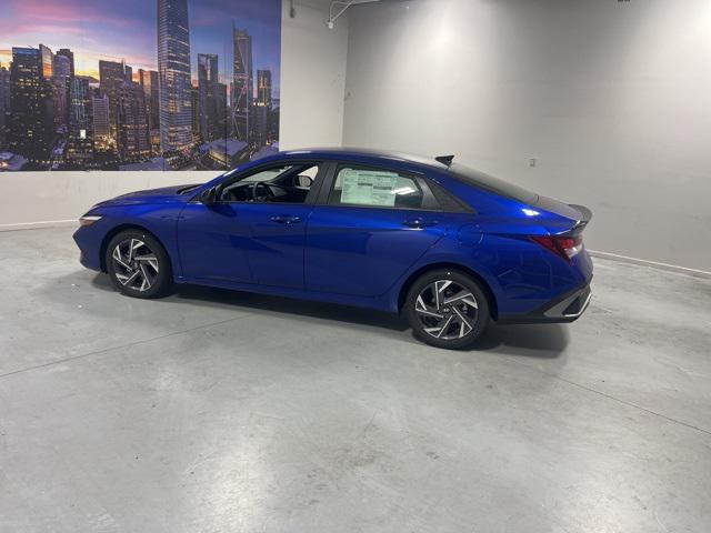 2025 Hyundai Elantra SEL Sport photo 4