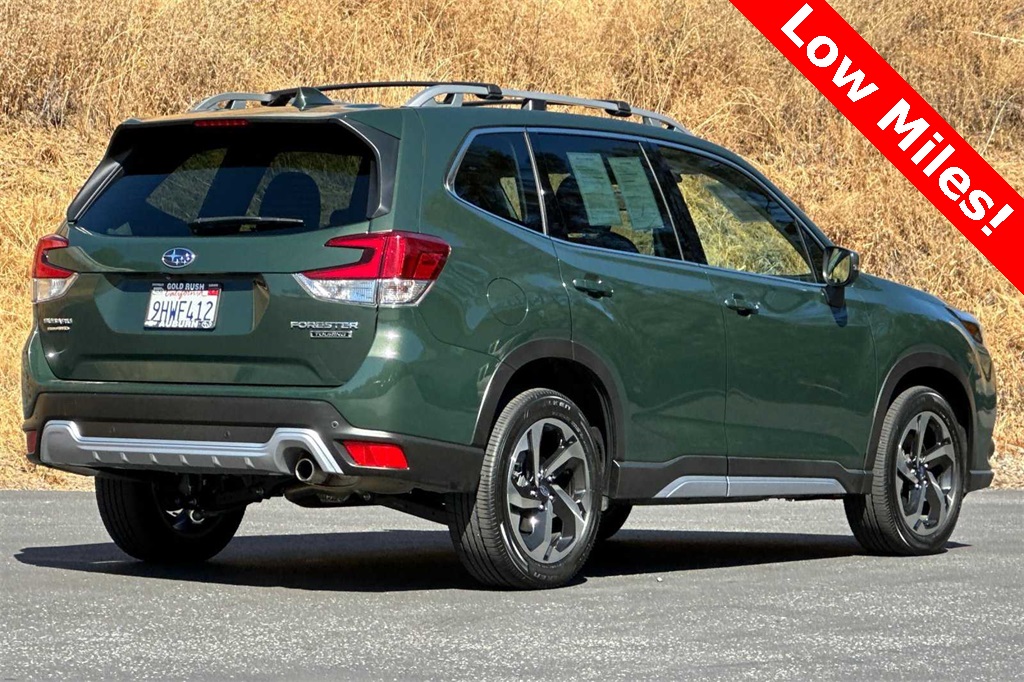 2023 Subaru Forester Touring photo 4