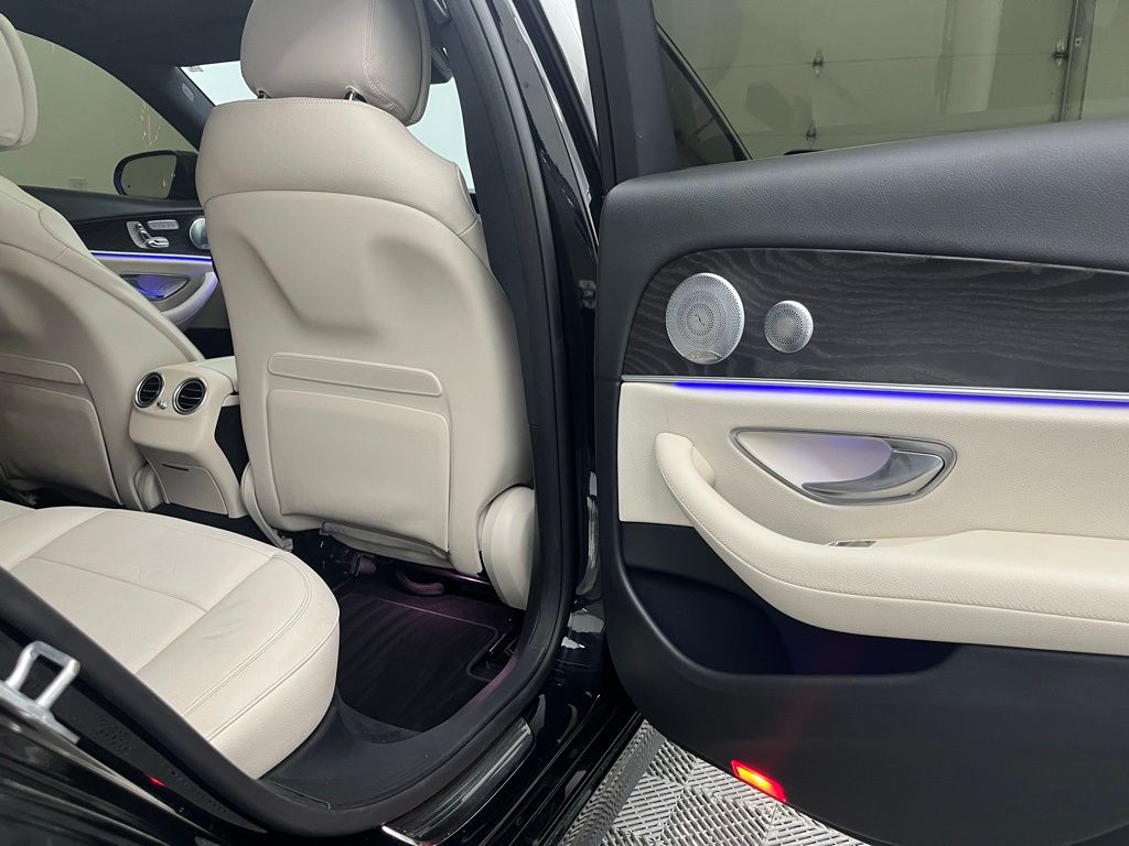 2017 Mercedes Benz E 300 photo 29
