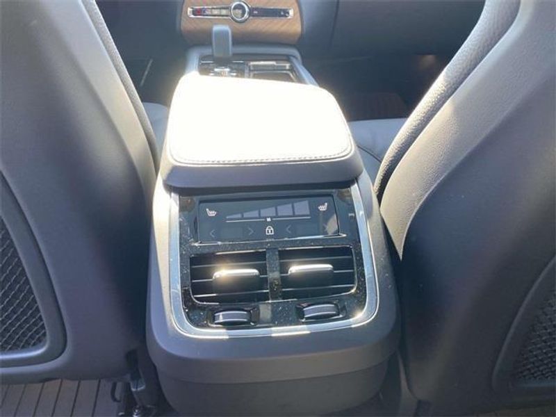 2025 Volvo XC90 AWD Plus photo 12