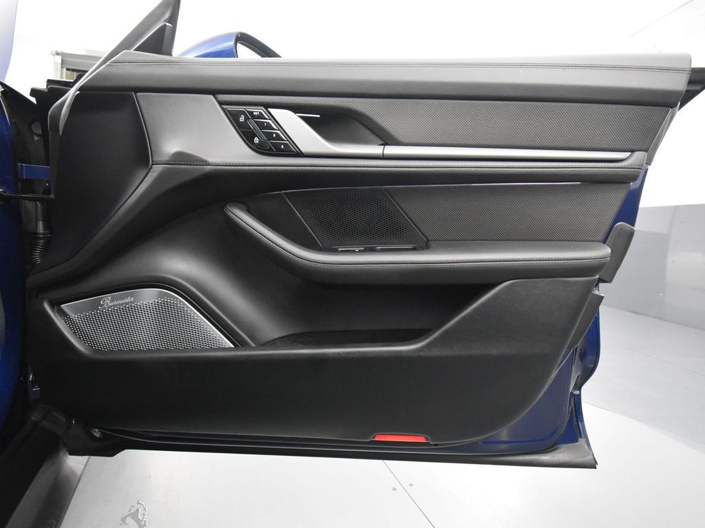 2020 Porsche Taycan Turbo S photo 38