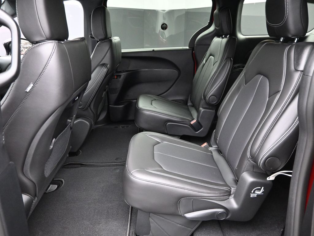2026 Chrysler Pacifica photo 9