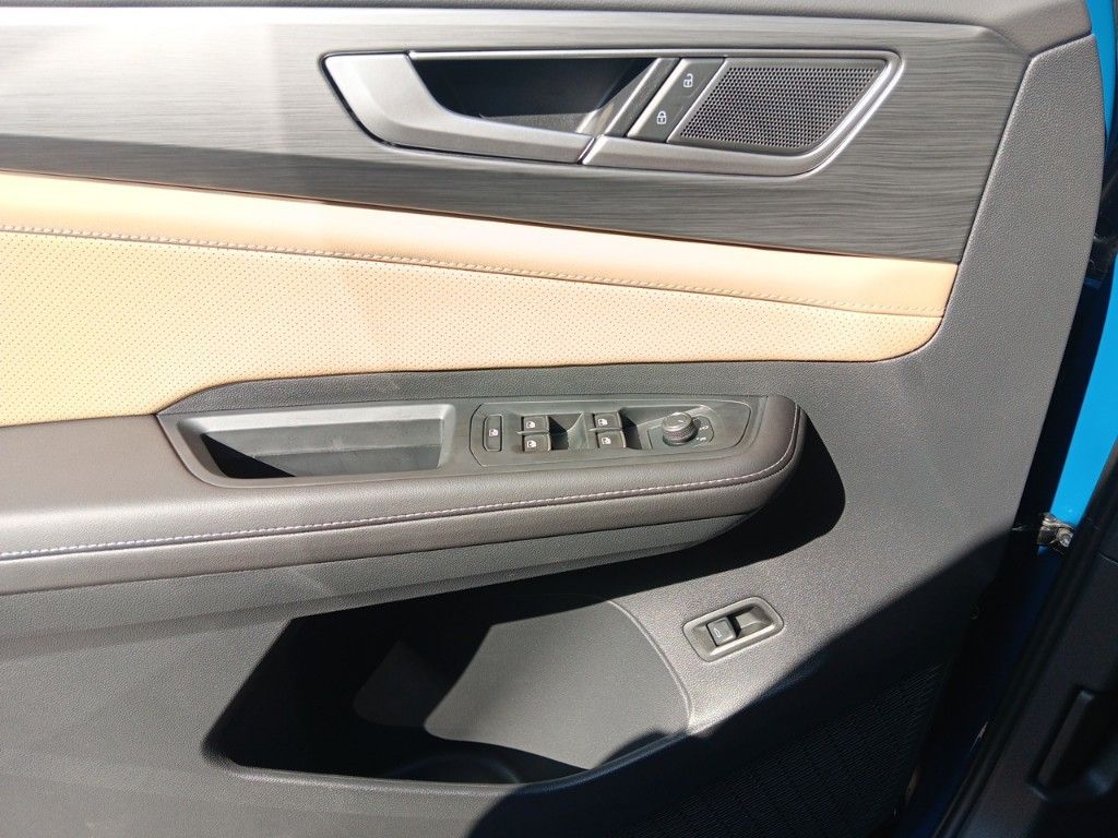 2025 Volkswagen Atlas Cross Sport SE Technology photo 12