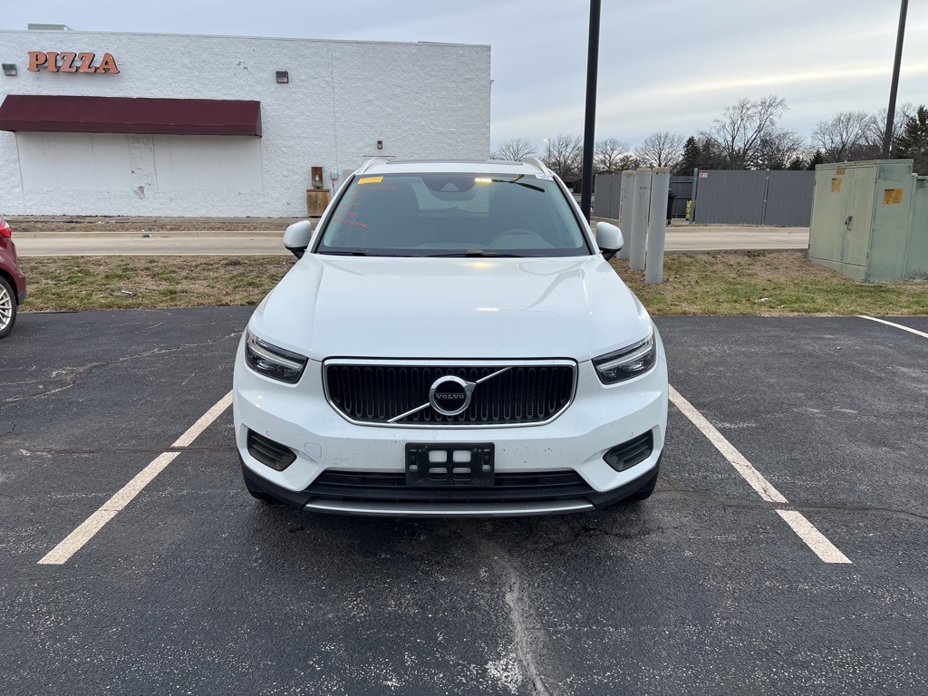 2019 Volvo XC40 Momentum's photo
