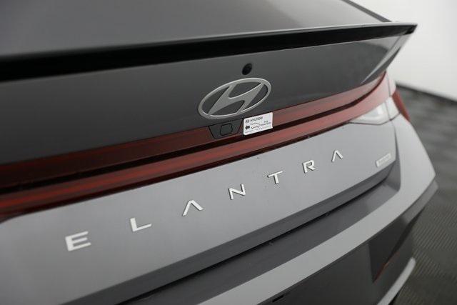 2025 Hyundai Elantra Hybrid SEL Sport photo 27