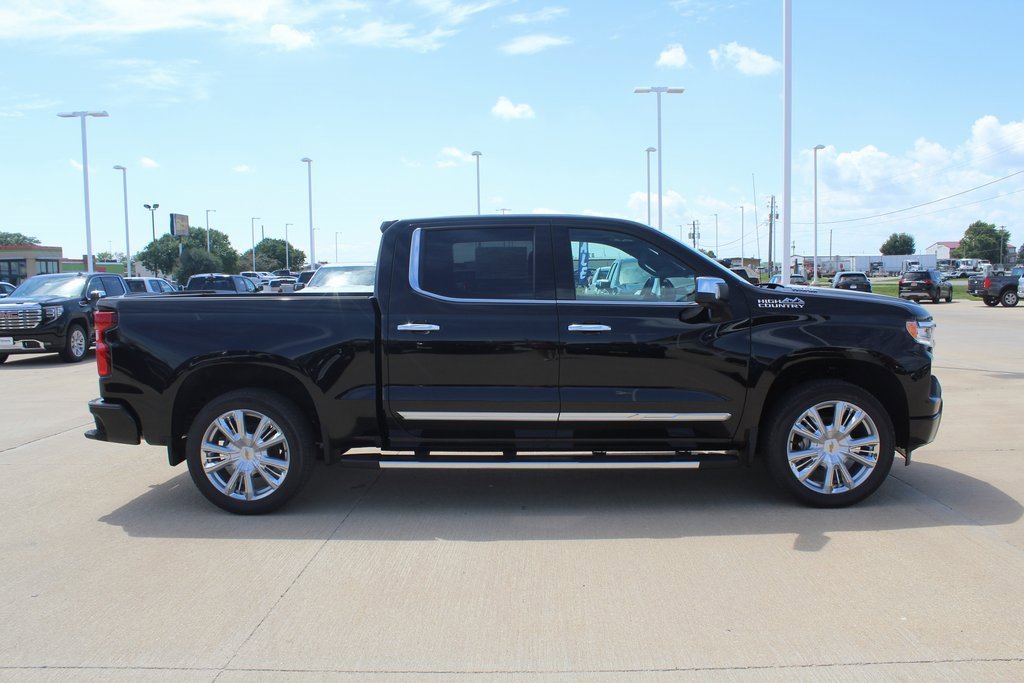 2025 Chevrolet Silverado 1500 High Country photo 2