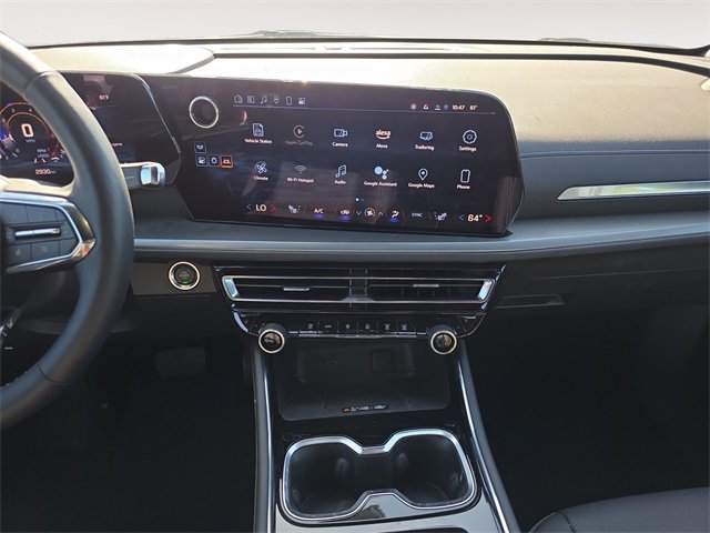 2025 Chevrolet Traverse photo 11