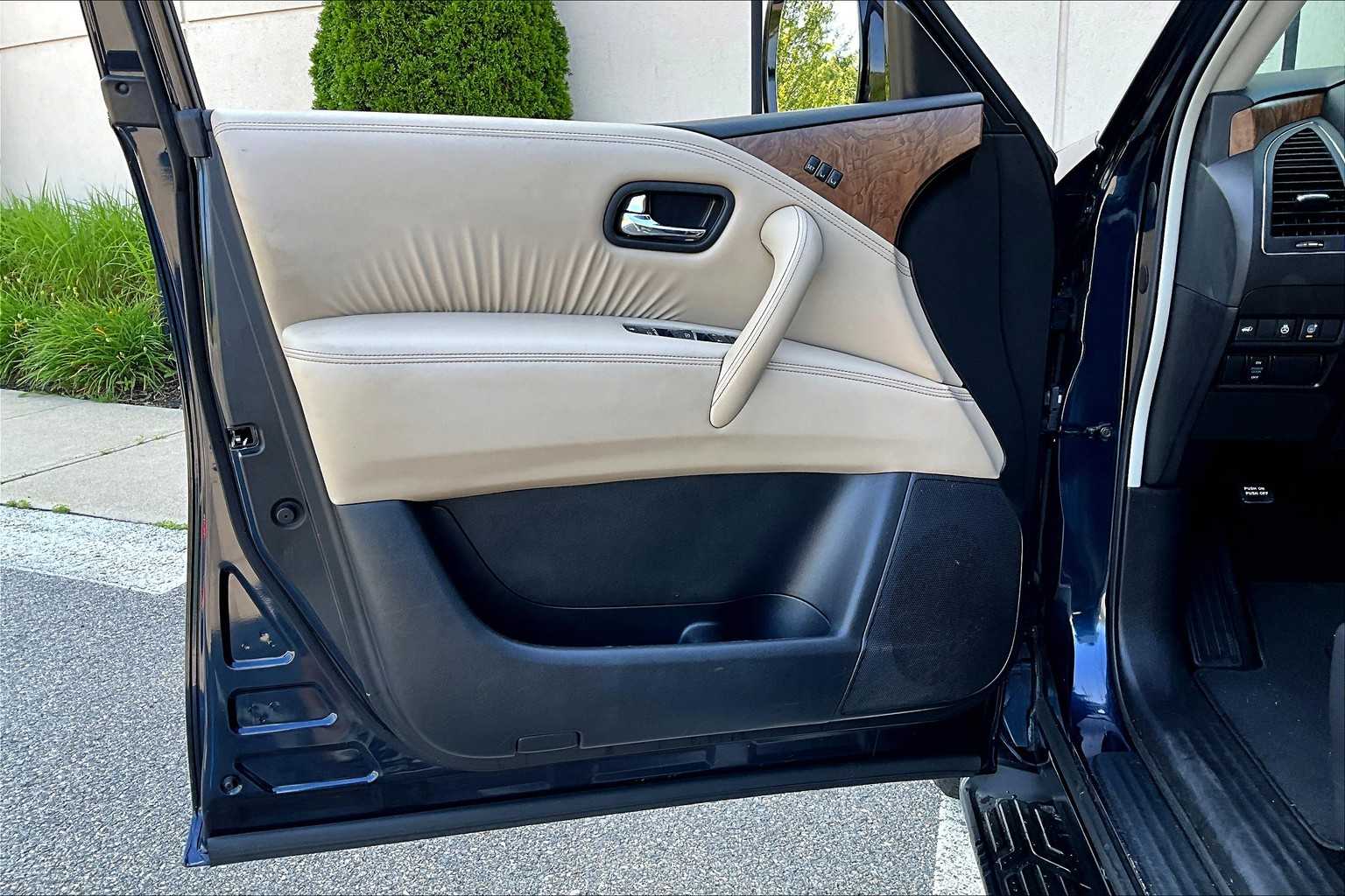 2023 Nissan Armada SL photo 21