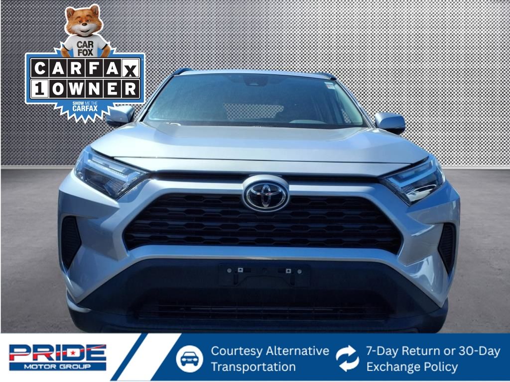 2022 Toyota RAV4 XLE photo 3