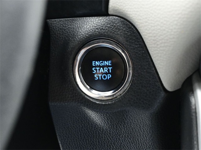 2021 Toyota RAV4 XLE Premium photo 3