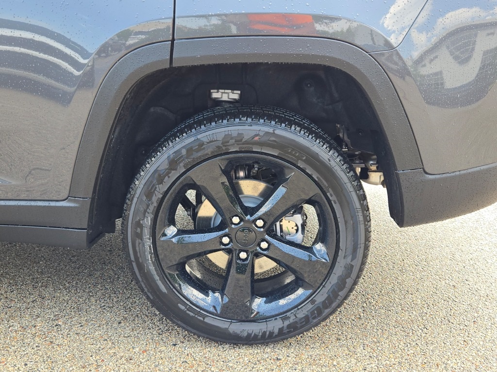 2025 Jeep Grand Cherokee Laredo photo 15