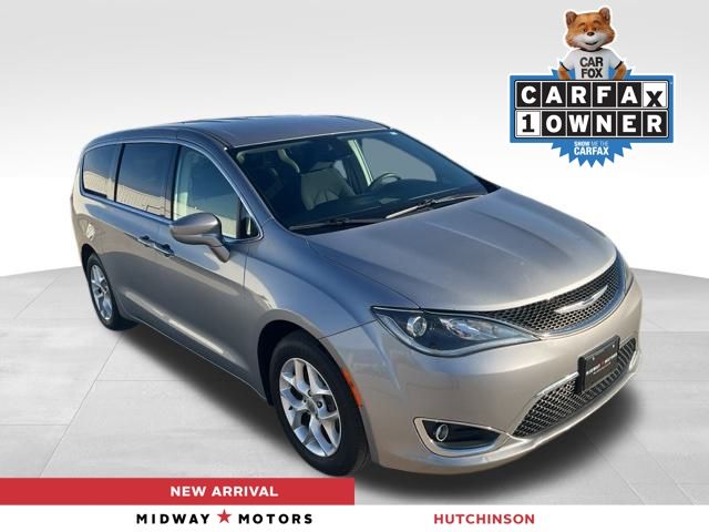 2018 Chrysler Pacifica Touring Plus's photo