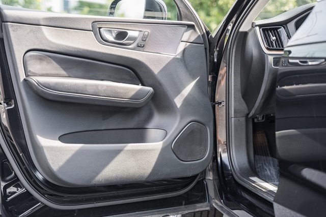 2023 Volvo XC60 Plus photo 30
