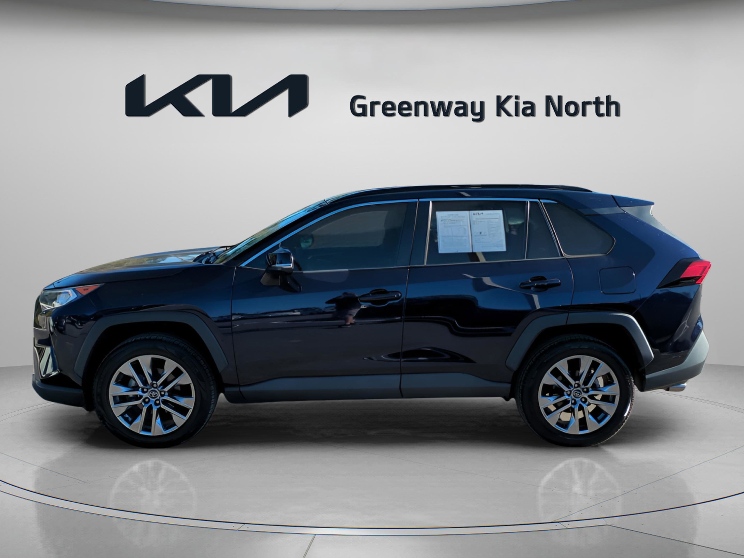 2020 Toyota RAV4 XLE Premium photo 4