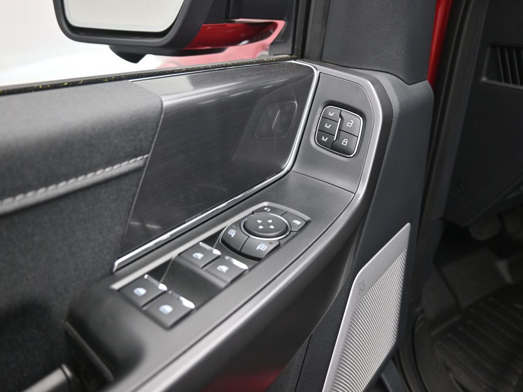 2025 Ford F-150 Lariat photo 9