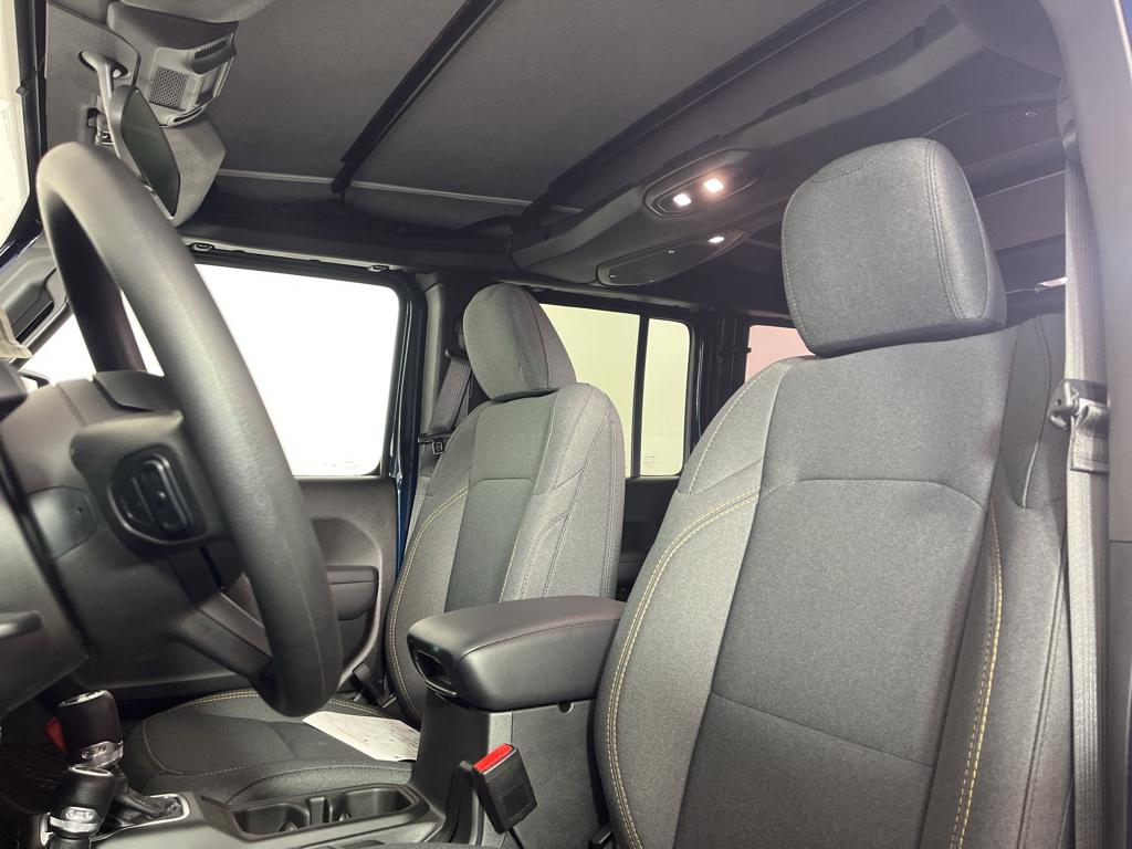 2025 Jeep Wrangler Sport photo 4