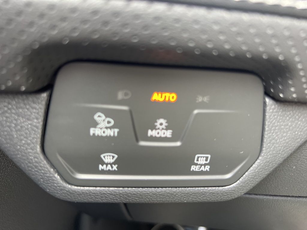 2026 Volkswagen Atlas Cross Sport SEL R-Line photo 21