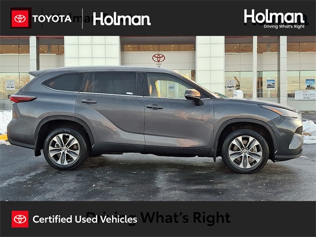 2024 Toyota Highlander XLE's photo