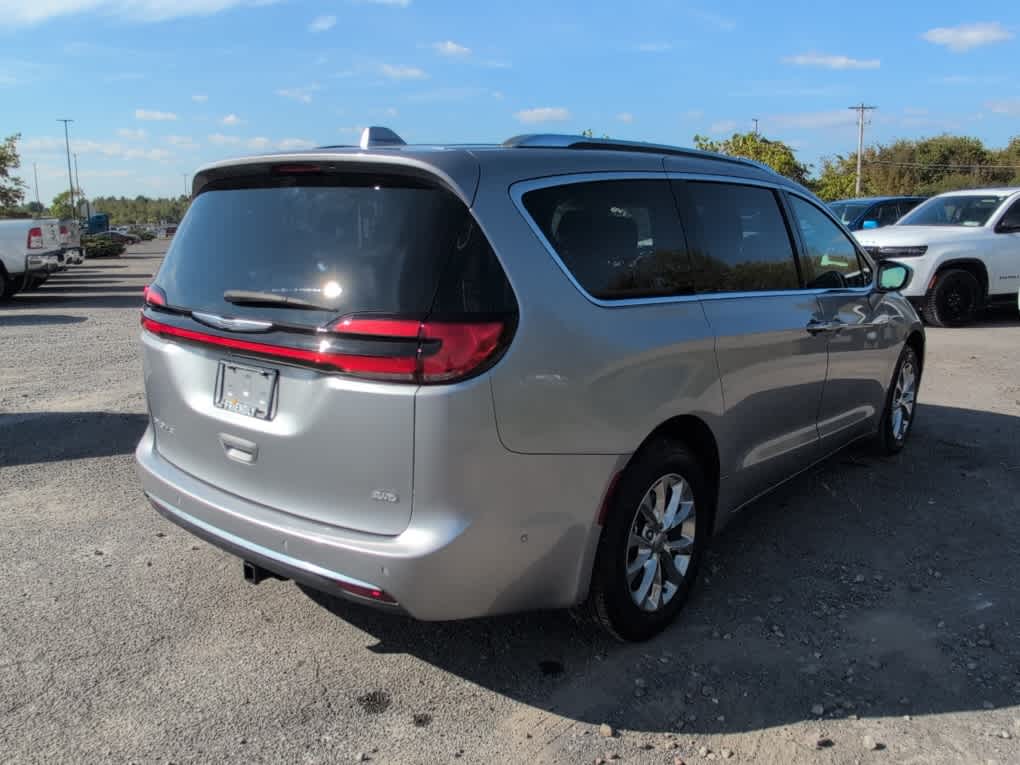 2021 Chrysler Pacifica Touring L photo 5