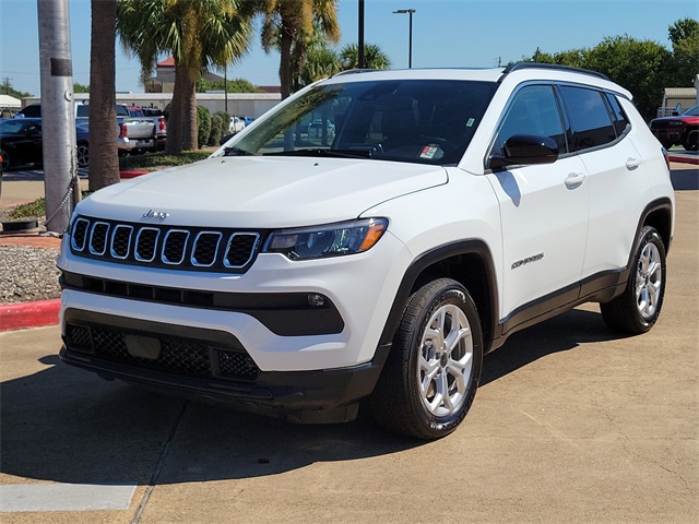 2025 Jeep Compass Latitude photo 2