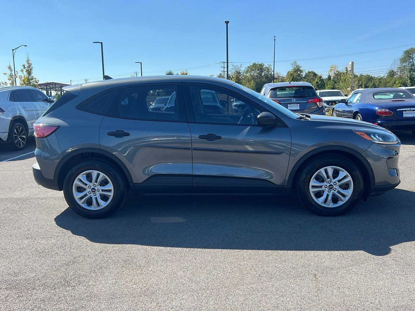 2022 Ford Escape S photo 4