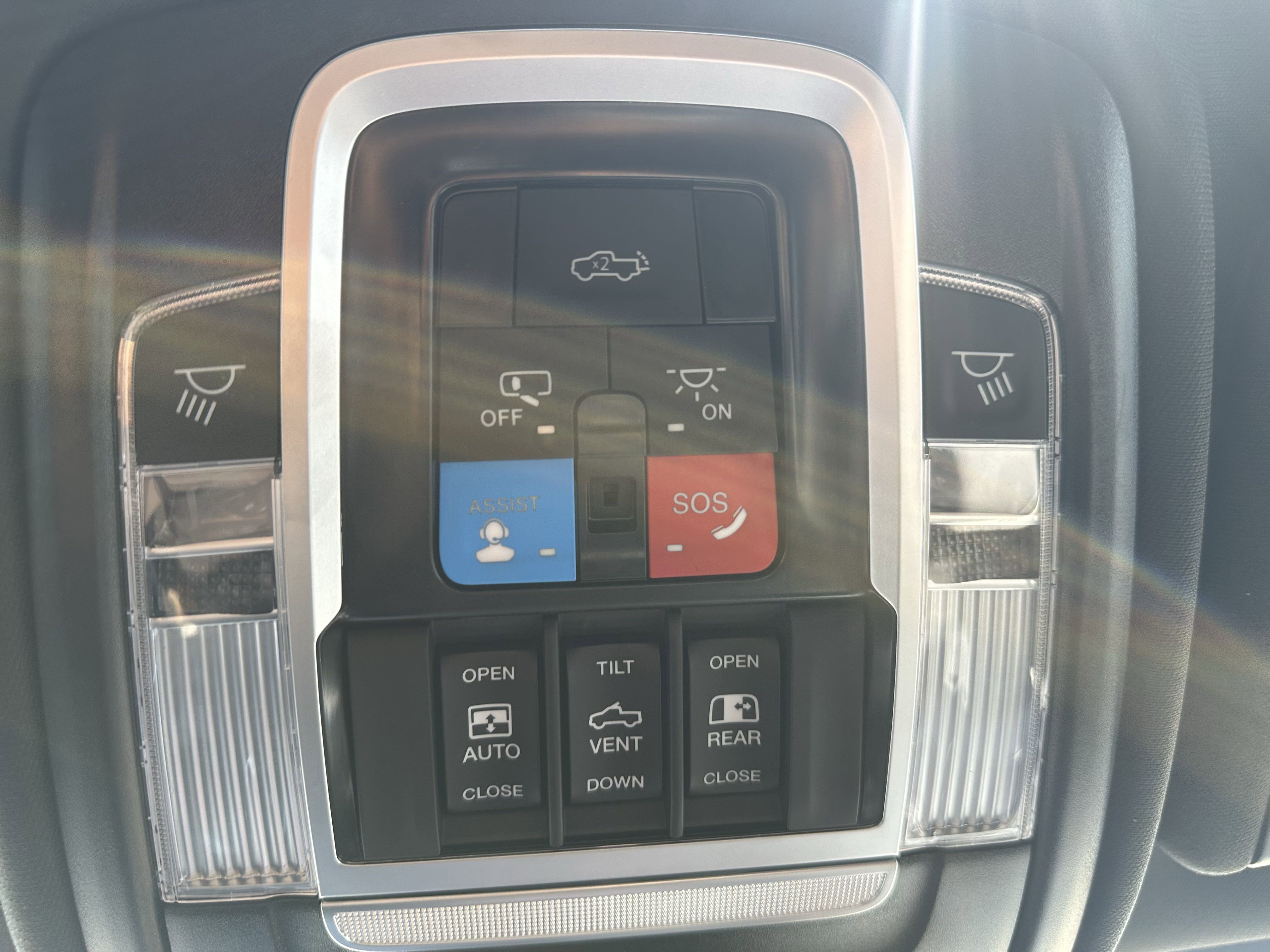 New 2025 Diamond Black Crystal Pearlcoat Ram Laramie image 30