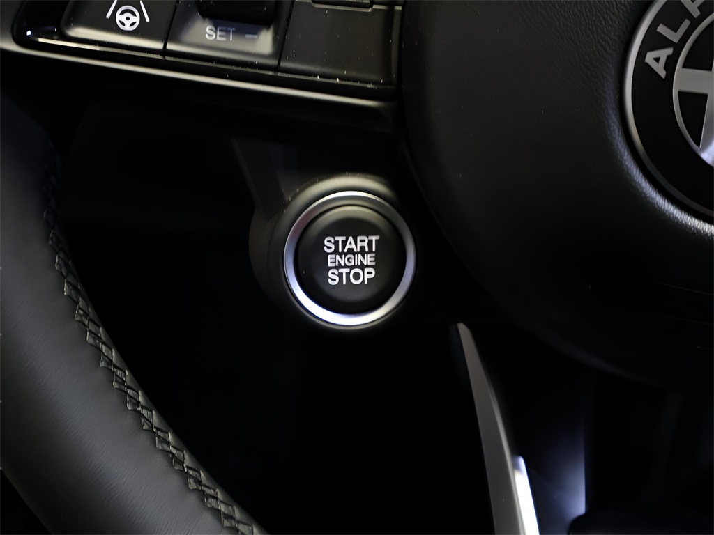 2025 Alfa Romeo Giulia Base photo 31