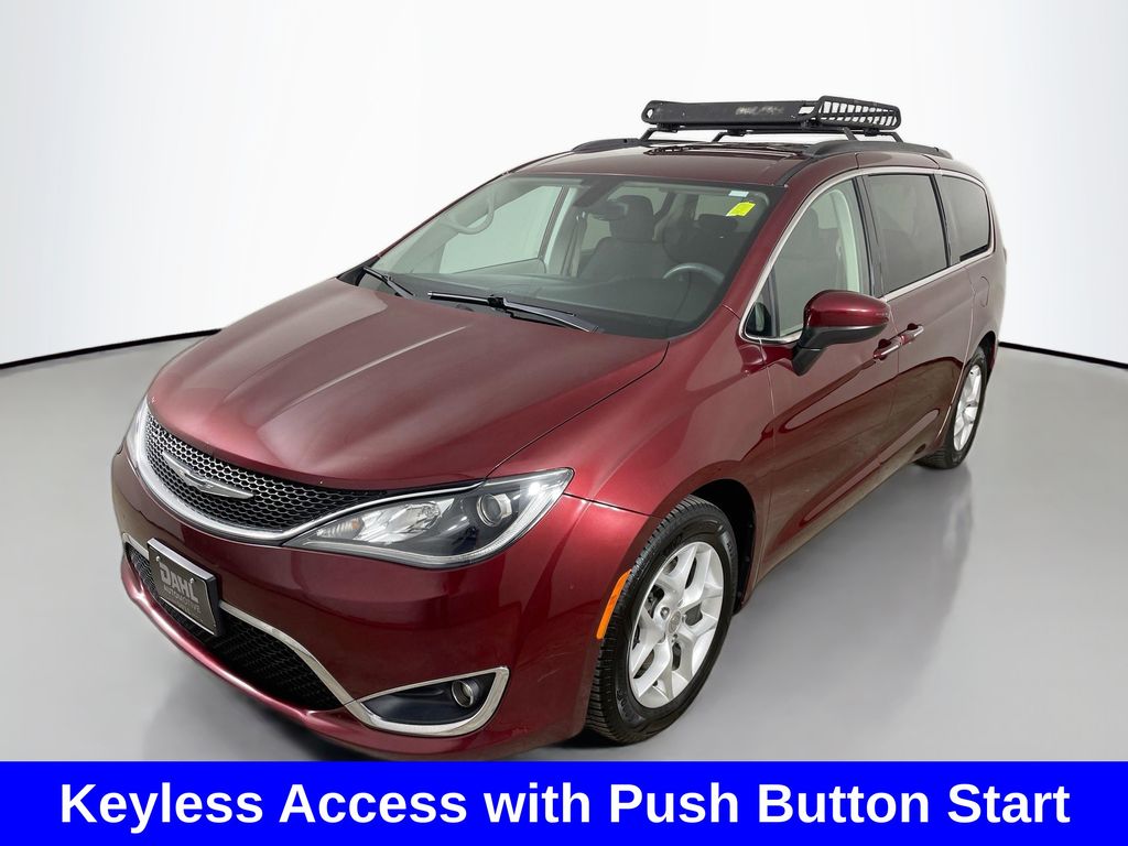 2017 Chrysler Pacifica Touring L photo 3