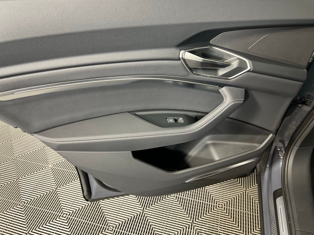 2024 Audi Q8 E-tron Premium Plus photo 25