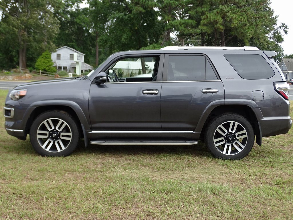 2022 Toyota 4Runner Limited photo 2