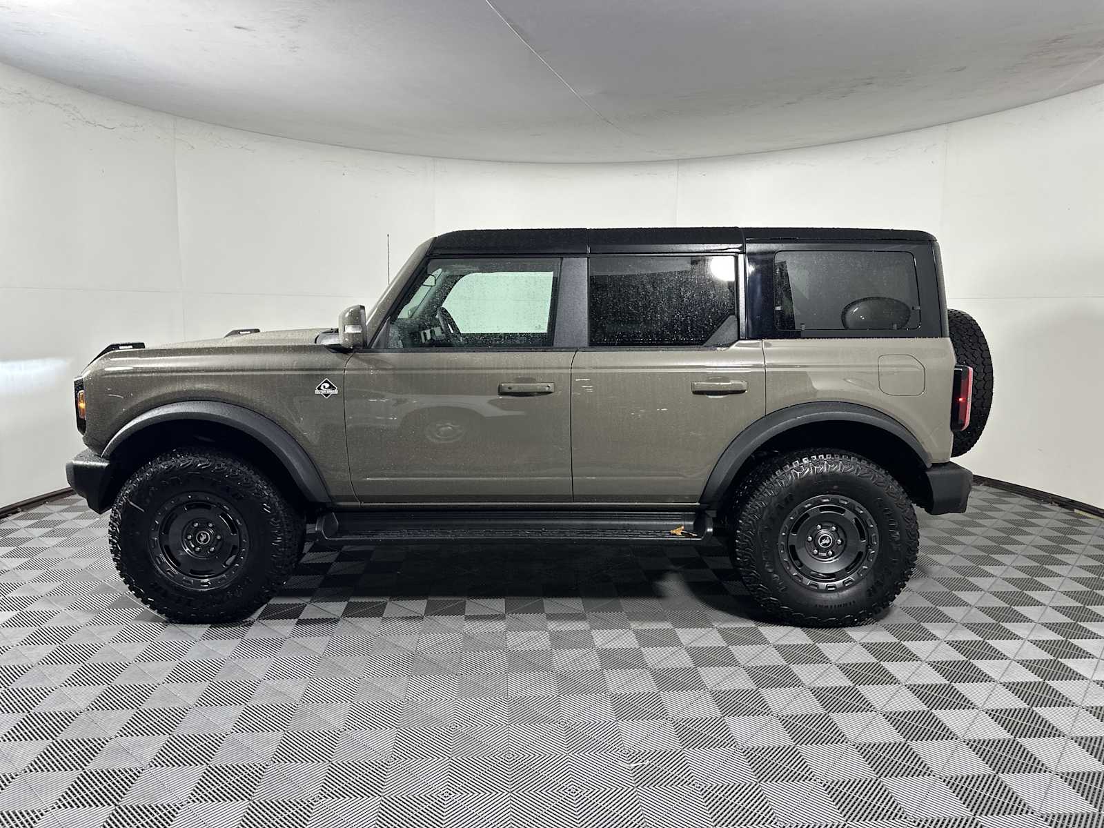 2025 Ford Bronco Outer Banks photo 4