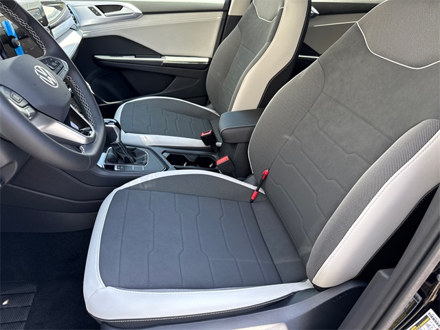 2025 Volkswagen Taos SE photo 28