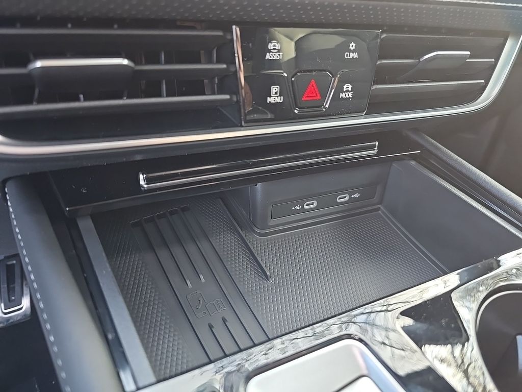 2025 Volkswagen Atlas Cross Sport SEL R-Line photo 12