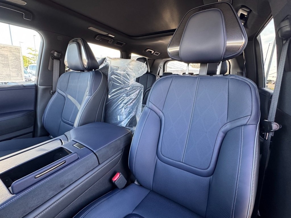 2026 Infiniti QX80 Sensory photo 18