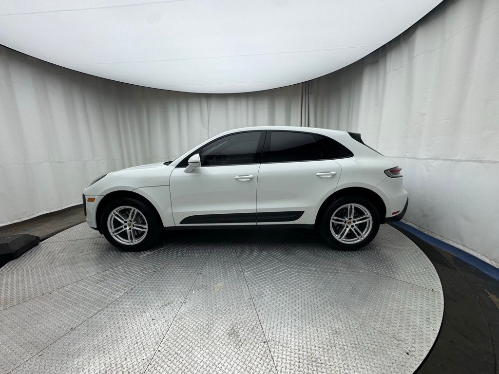2022 Porsche Macan Base photo 2